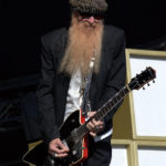 Billy_gibbons_finland_2010_Gretsch-Jupiter-Thunderbird_wikipedia.en_sounds_finder.