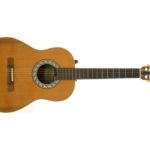 Gilmour joue avec une Ovation 1613