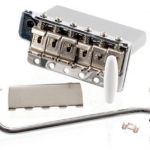 Randy Rhoads appose un tremolo de Strat