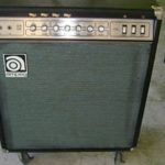 Gallagher se sert d'un ampli Ampeg VT 40