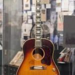 Cette guitare de Lennon a été vendue 2.4 millions de $ !!