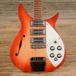 Lennon joue sur Rickenbacker 325 Fire Glo