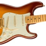 Hazel joue sur des Fender Stratocaster - Shop Fender