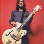 Frusciante et sa Gibson White Falcon - pinterest