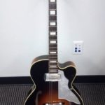 Mike Campbell joue avec une Kay Barney Kessel Artiste K6701 -pinterest