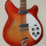 Mike Campbell joue avec une Rickenbacker 360 12 - wikipedia