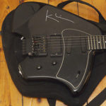 Andy Summers joue avec une Klein-Guitar-Steinberger-Black- aliexpress