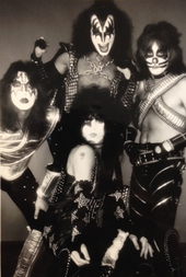 Kiss_wikipedia