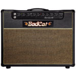 Bonnie Raitt joue avec un Bad Cat Black 30R combo 1×12 Guitar Combo