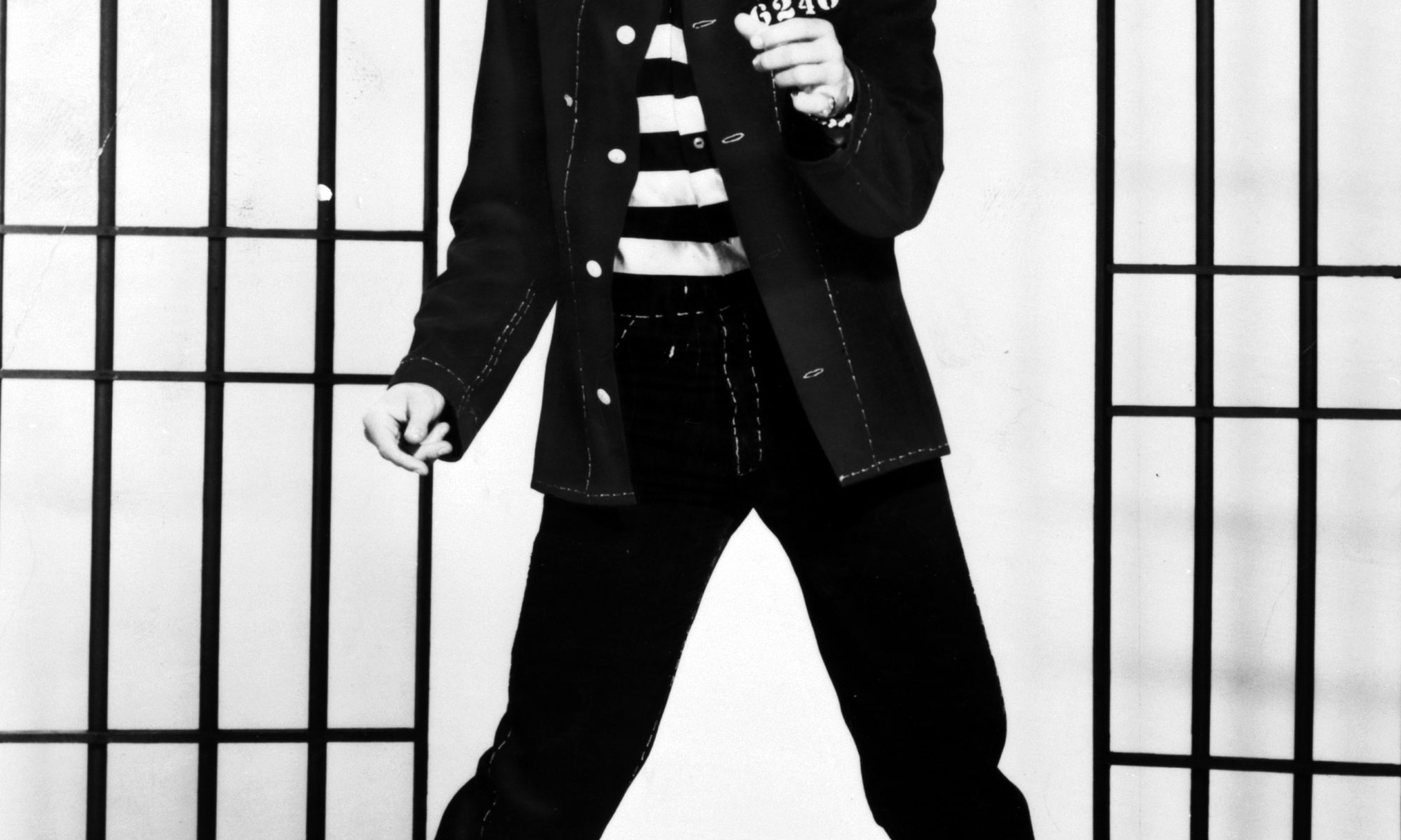 Elvis_Presley_promoting_Jailhouse_Rock - soundsfinder - wikipedia